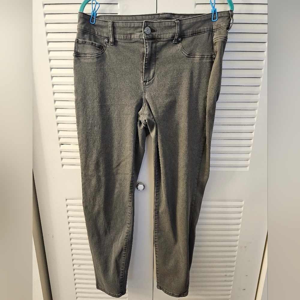 Maurices Charcoal Gray Skinny Jeans - Size 16W